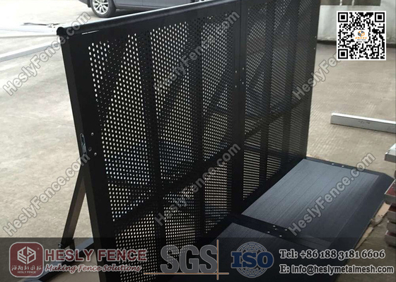 China 1.2m high Black Color Aluminum Crowd Control Barrier with Footplate supplier
