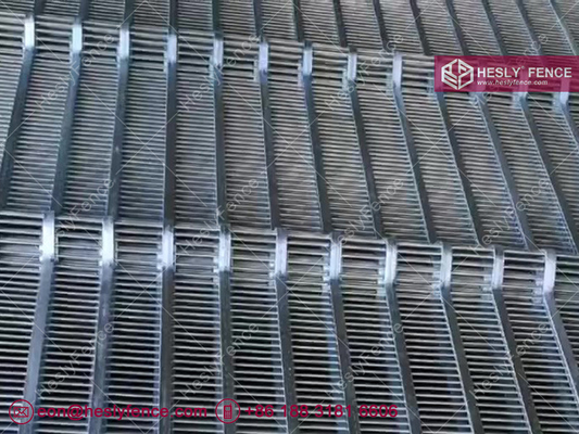 China Anti-climb Mesh Fence | 8gauge wire | Vertical Reinforced Flat Bar | Hot Dipped Galvanized - Hesly Fence - China supplier
