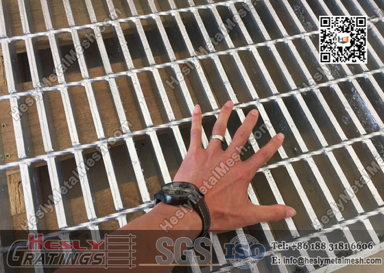 China Hot Dipped Galvanised Heavy Duty Steel Grating Panel | HESLY China Grating Factory supplier