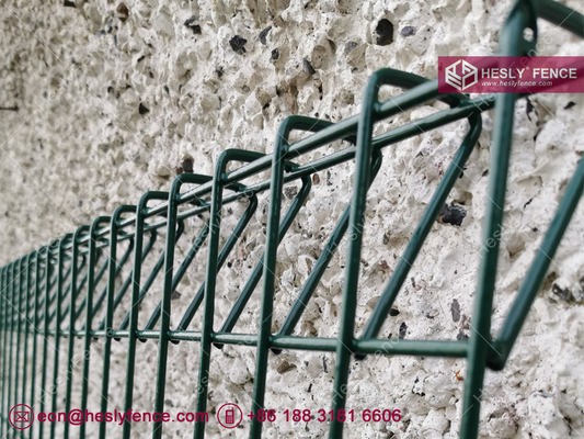 China Roll Top and Bottom Welded Mesh Fencing | 50X150mm hole | 4.5mm Wire Thickness | HeslyFence, China supplier