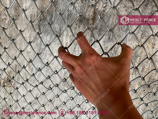 3mm steel wire, 30mm hole, 1770Mpa high tensile strength, Chain Link Mesh Fence, 150g zinc layer, China HeslyFence supplier