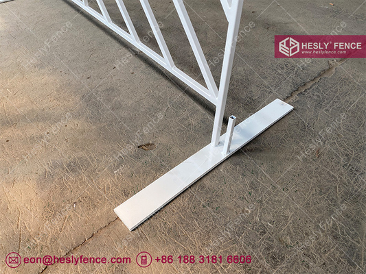 Traffic white triathlon portable event sport barricade fence for sale, 1.1m high, 2.2m width, Red Crowd Barrier supplier